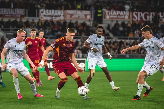 الدوري الأوروبي.. روما يخسر من فيكتوريا بلزن ونوتنجهام يفوز على بورتو