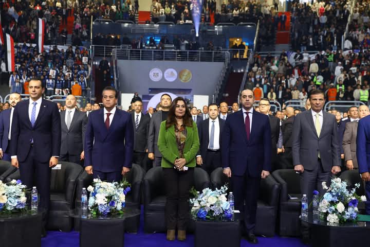 أيادى تزرع والأخرى تساعد 
