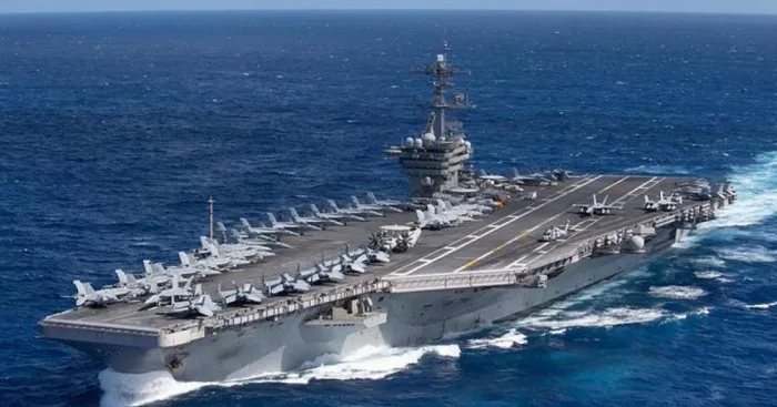 مسؤول أمريكي: حاملة الطائرات "جيرالد آر فورد" وصلت مع مدمرتين للبحر الأحمر