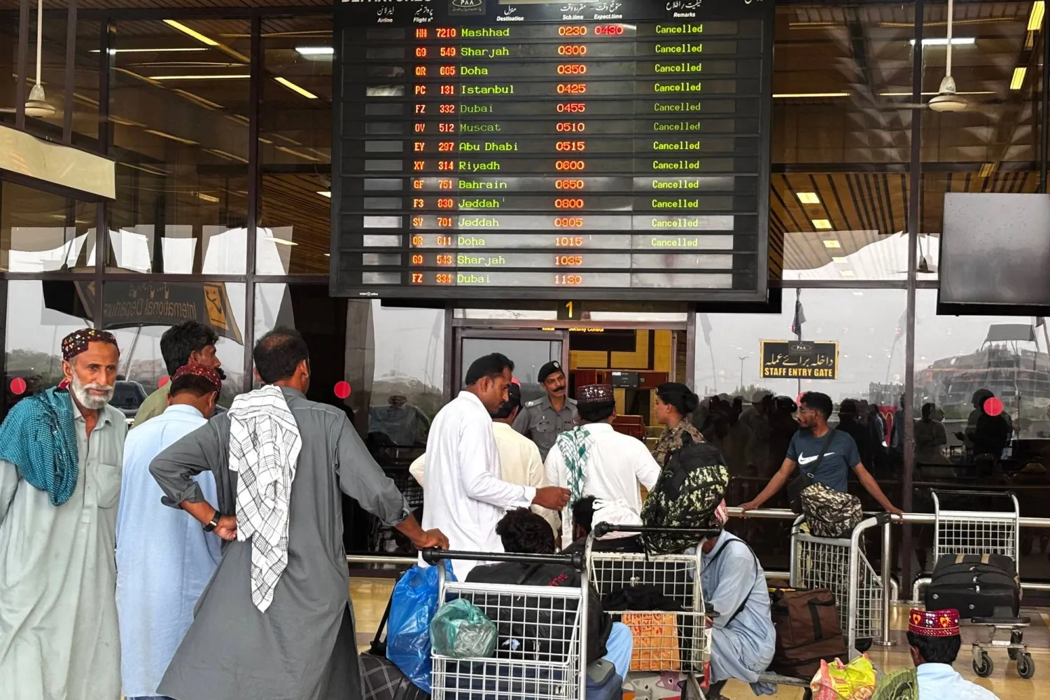 إغلاق المطارات الرئيسية في باكستان حتى بعد ظهر الخميس