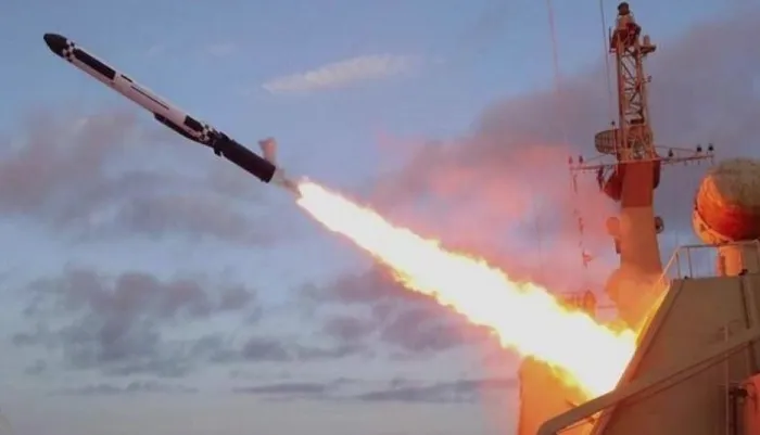 كوريا الشمالية تختبر صاروخ كروز قبيل زيارة ترامب لجارتها الجنوبية