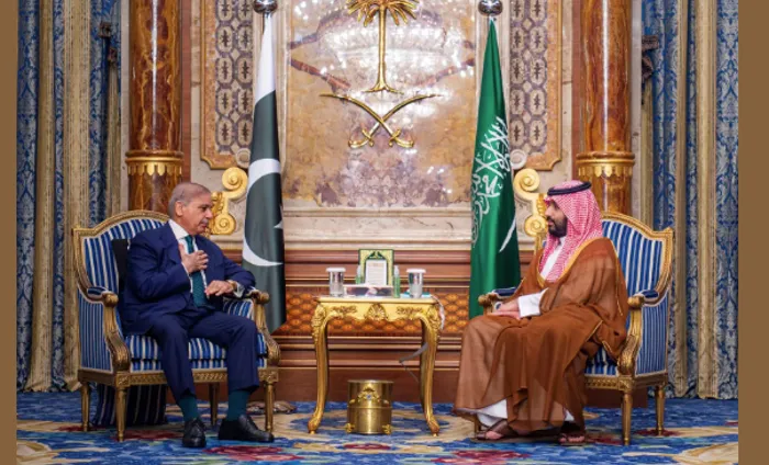 توافق سعودي باكستاني على أهمية الحلول الدبلوماسية لإعادة استقرار المنطقة