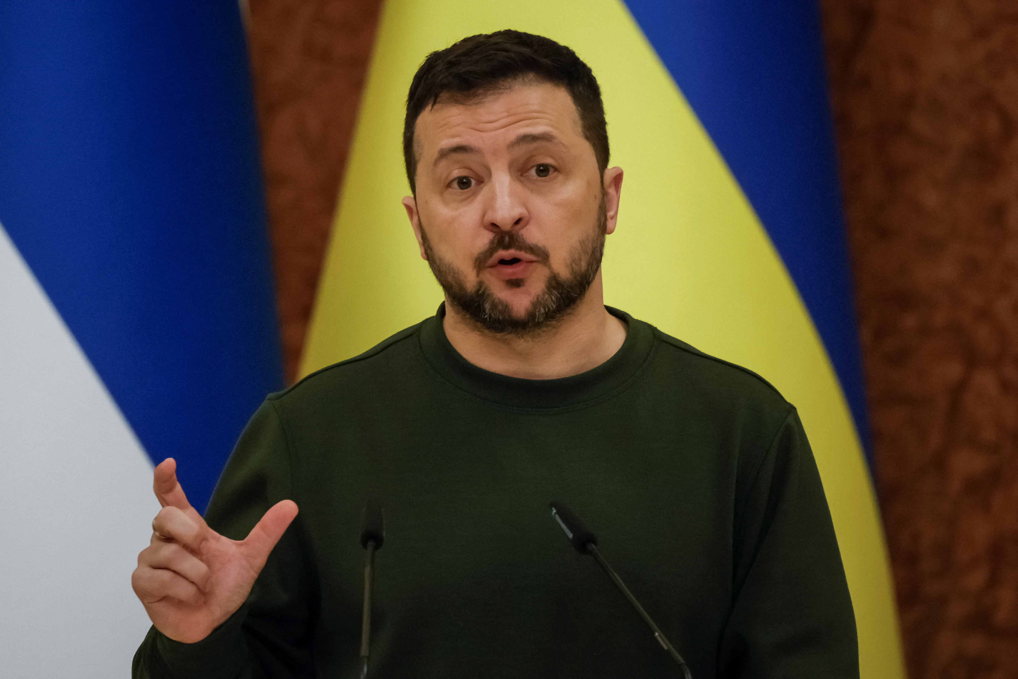 برلماني روسي: تصريحات زيلينسكي بشأن المفاوضات تُعد "نباحًا سياسيًا"