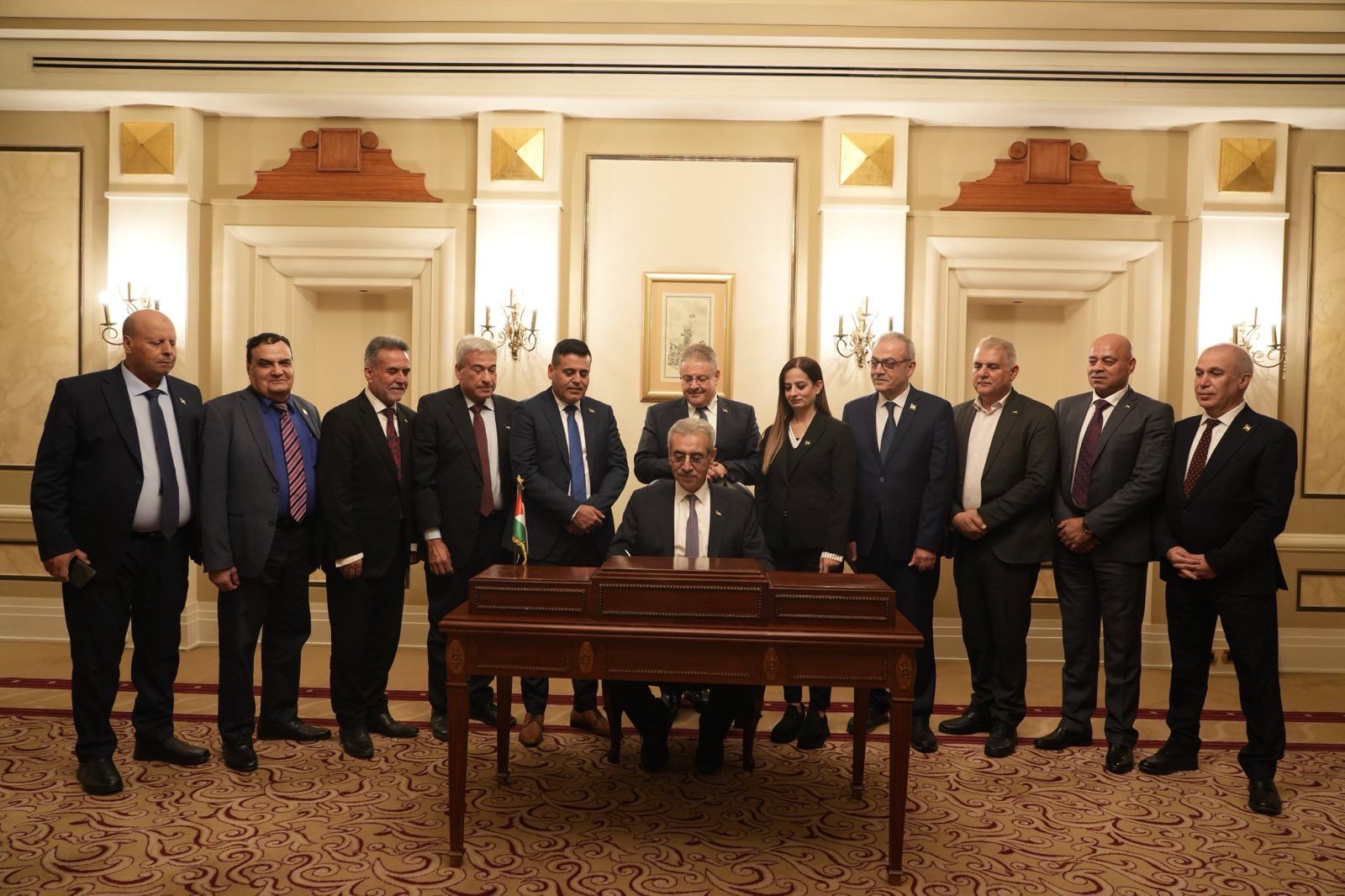 اللجنة الوطنية لإدارة غزة تبدأ أعمالها برئاسة المفوض العام الدكتور علي شعث