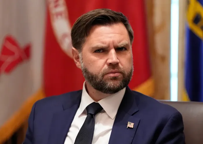 فانس: الضربات العسكرية المحتملة على إيران لا تزال مطروحة