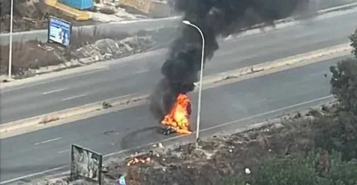 غارات إسرائيلية تهز جنوب لبنان.. شهيد وتفجير مبانٍ في حولا