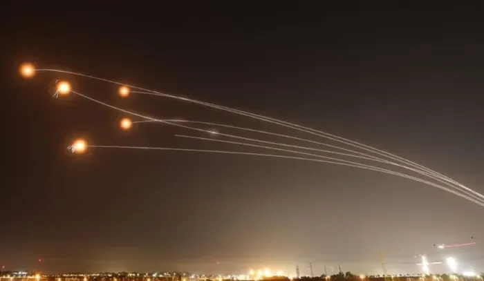 إعلام أمريكي: الغارات على أصفهان نُفذت باستخدام ذخائر خارقة للدروع