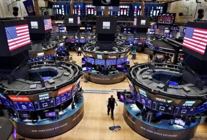 أسهم أمريكا تنخفض وسط قلق بشأن مرشح ترامب لرئاسة البنك المركزي