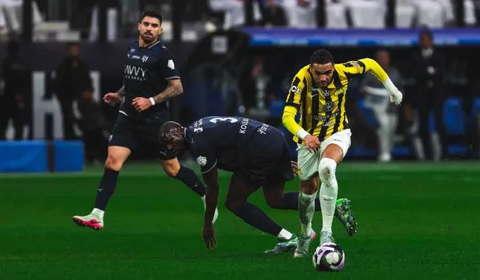 الهلال يخسر صدارة الدوري السعودي بعد التعادل مع الاتحاد