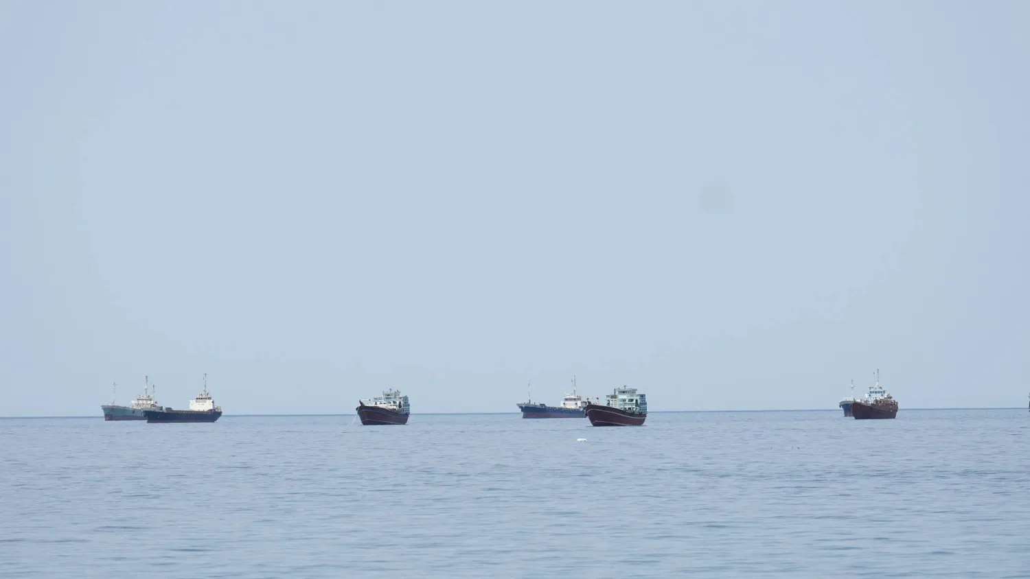 يخت روسي عبَر مضيق هرمز