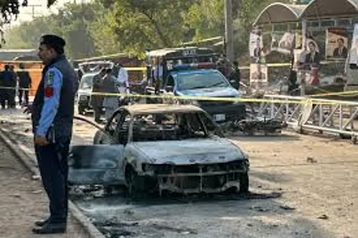 مقتل 12 شرطيا باكستانيا بهجوم انتحاري استهدف نقطة تفتيش حدودية