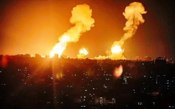 33 قتيلا و80 مصابا جراء غارات أمريكية على ميناء رأس عيسى باليمن