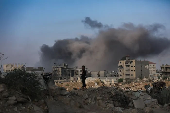 غارات إسرائيلية عنيفة تستهدف مناطق واسعة في قطاع غزة