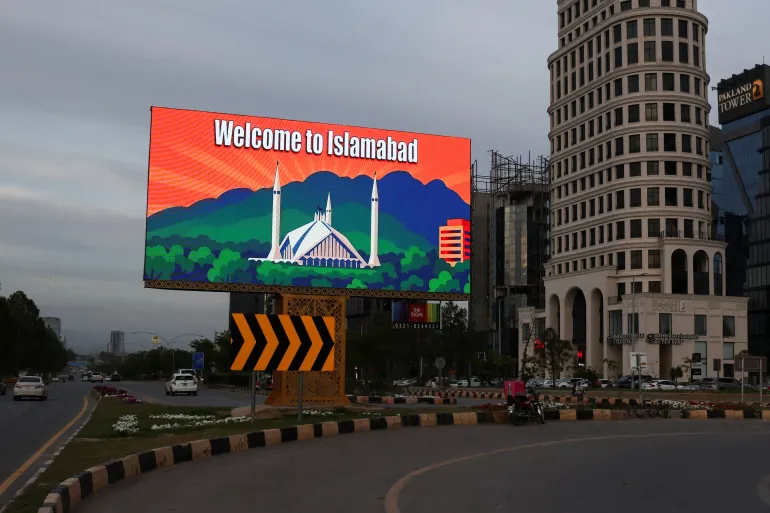 ترمب يمدد وقف إطلاق النار وغموض بشأن مفاوضات إسلام آباد