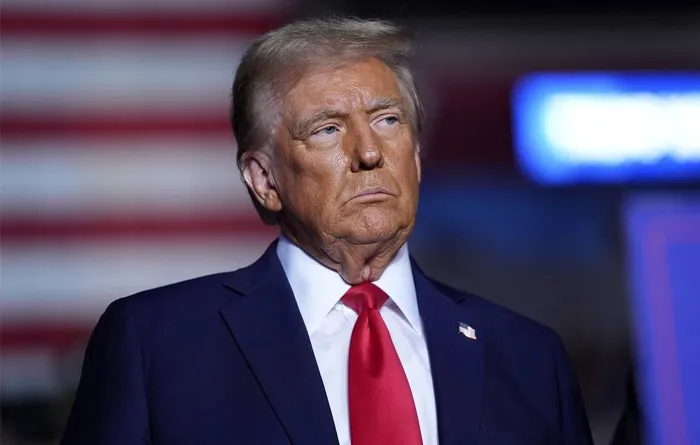 ترامب يحذر من "كارثة اقتصادية وأمنية" إذا خسرت إدارته قضية الرسوم الجمركية