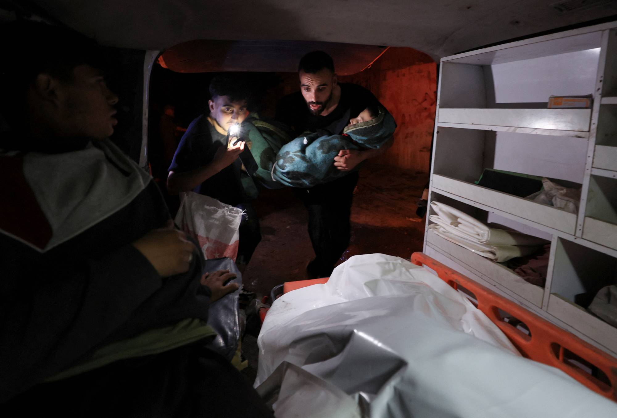 إسرائيل تواصل غاراتها... 50 قتيلاً في مجزرتين بمدينة غزة وجباليا