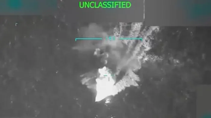 تصعيد بالكونجرس.. وزير الدفاع الأمريكي متهم بـ"جرائم حرب" لضرب سفينة فنزويلية