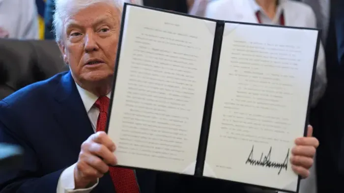 تريليون دولار.. ترامب يعتزم توقيع مشروع قانون الدفاع لعام 2026