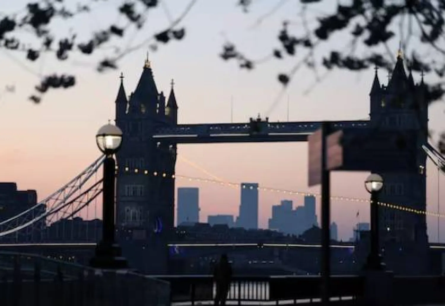 قطاع الأعمال البريطاني يسجل أقوى انتعاش منذ أبريل 2024