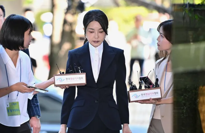 الشرطة تداهم كنيسة التوحيد في سول للتحقيق بتهم رشاوى سياسية