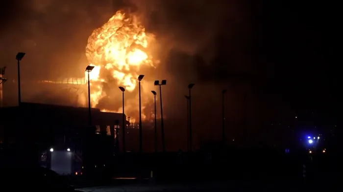 الدفاع البحرينية: السيطرة على حريق اندلع في منشأة استهدفتها إيران