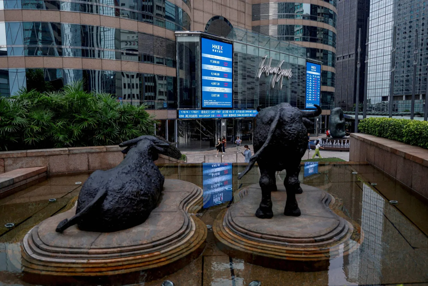 السلع الأساسية ومؤشرات ضعف الاقتصاد الصيني تعصف بالبورصة