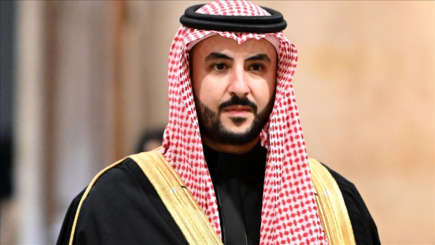 وزير الدفاع السعودي يصل طهران لبحث العلاقات الثنائية
