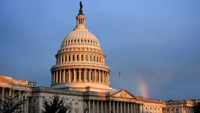 الشيوخ الأمريكي يقر مشروع قانون التمويل المؤقت لإنهاء أطول إغلاق حكومي