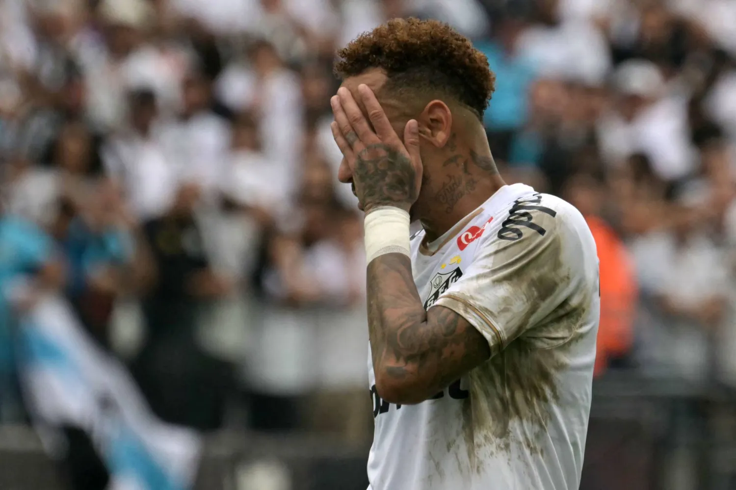 نيمار يرفض الانتقادات «السخيفة» ويؤكد جاهزيته للمشاركة في كأس العالم