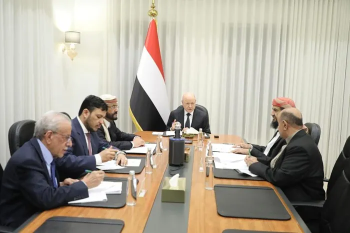 المجلس الرئاسي اليمني: الدولة ملتزمة بالرد على أي محاولات لتعطيل مؤسساتها