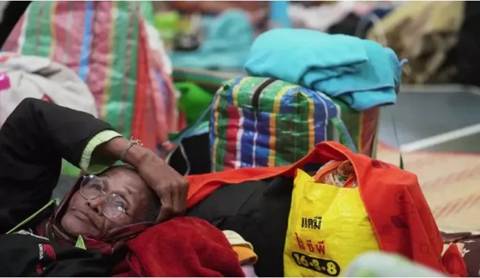 إجلاء 500 ألف تايلاندي وكمبودي بعد استئناف الاشتباكات بين البلدين