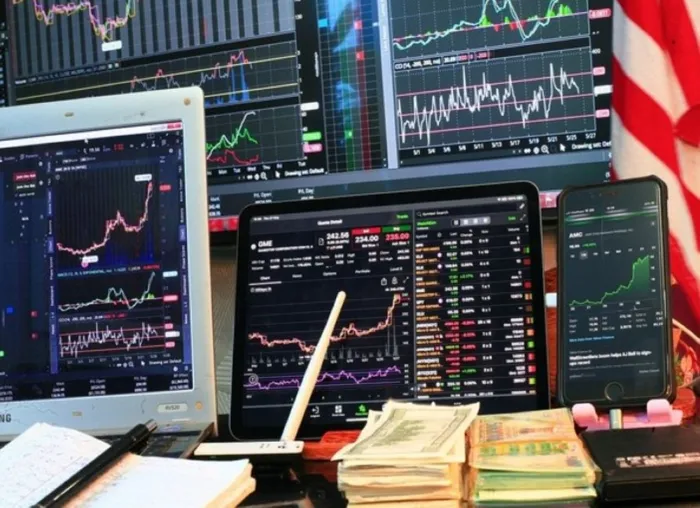 مع بداية تعاملات الثلاثاء.. تذبذب بالأسواق العالمية وسط مخاوف تصعيد الحرب