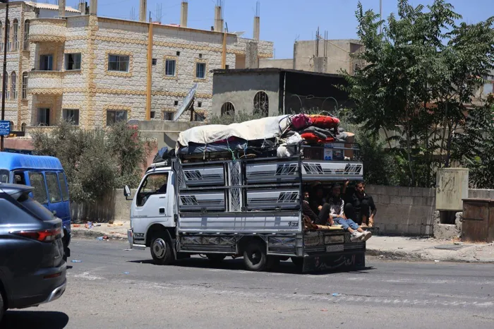 العشائر السورية تدعو للنفير ضد الدروز.. وإسرائيل تقصف رتلا عسكريا باتجاه السويداء