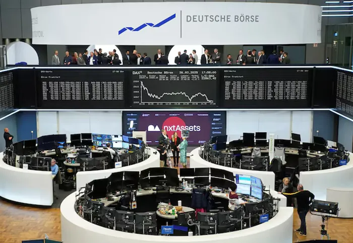 أسهم أوروبا تهبط لأدنى مستوى بفعل تراجع قطاع السيارات