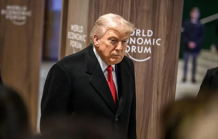 ترامب: لدينا قوة عسكرية هائلة تمضي نحو إيران