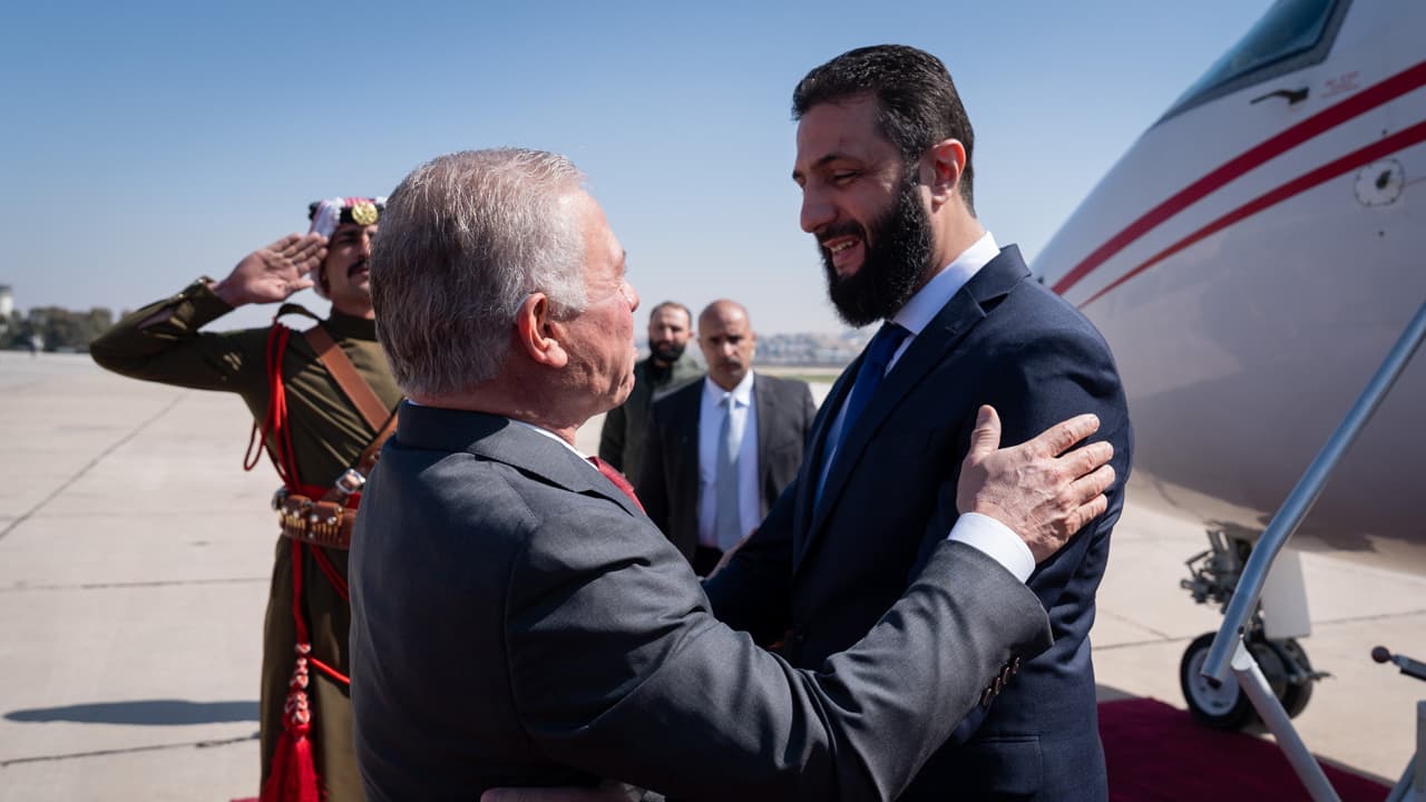 الملك عبد الله الثاني يستقبل الرئيس السوري أحمد الشرع في عمّان
