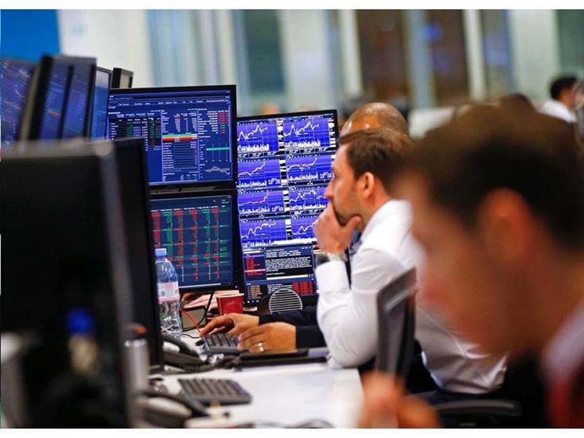 الدولار يتراجع مع اقتراب الانتخابات الرئاسية الأمريكية وخفض محتمل لأسعار الفائدة