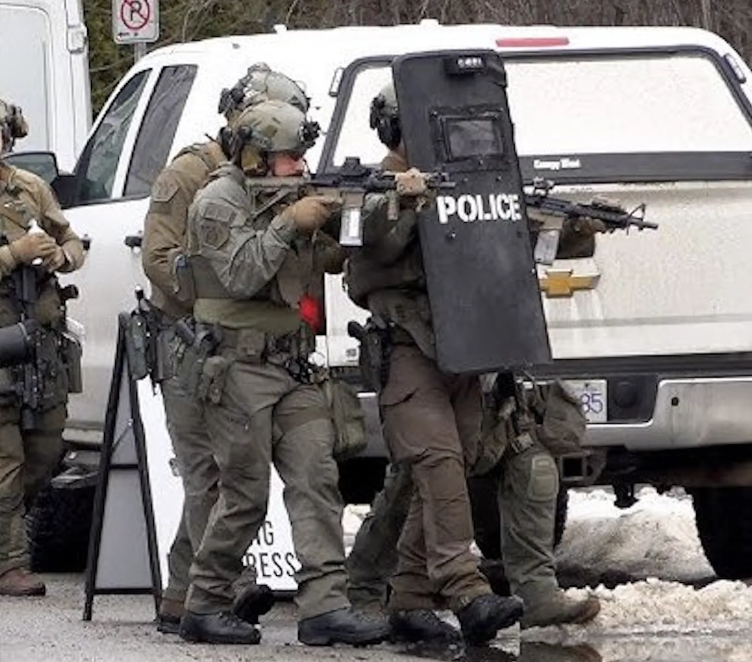 عشرات القتلى والجرحى بإطلاق نار لدى مدرسة في غرب كندا